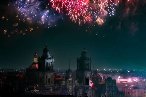  「メキシコの夜」：鮮やかな色彩と幻想的な夢の風景