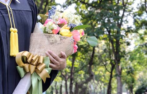 What Flowers for Graduation: A Blossoming Debate on Symbolism and Sentiment